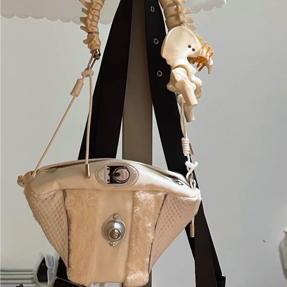 Embryo triangle chest bag shoulder bag - Picture 1 of 6
